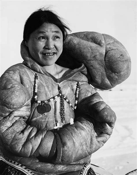 25 Amazing Vintage Photographs That Capture Everyday Life Of Inuit