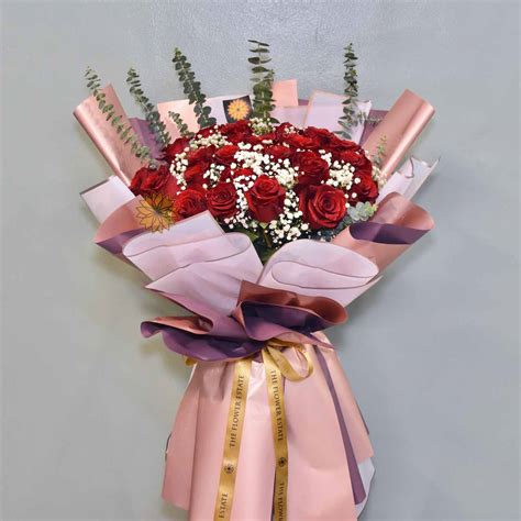 2 dozen Ecuadorian Roses Bouquet - The Flower Estate