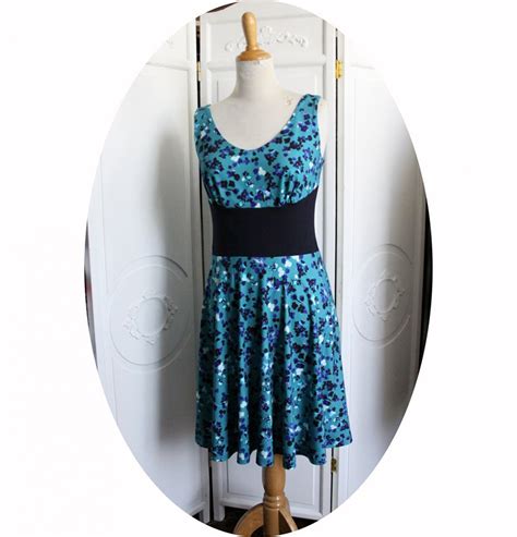 Robe Bleue Courte Et évasée Sans Manches En Maille Jersey De Viscose