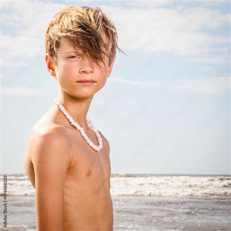 Foto De Closeup Portrait Of Young Preteen Boy Standing At The Beach Shirtless Do Stock Adobe Stock