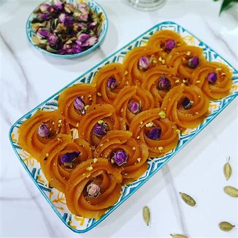 طرز تهیه حلوای نخودچی خوشمزه و مجلسی با نکات