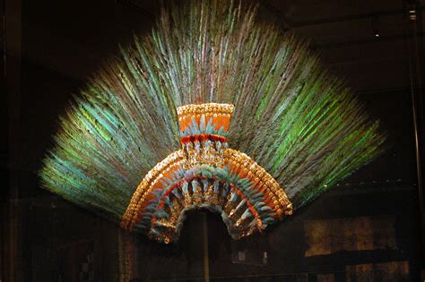 Penacho De Moctezuma Quetzalapanec Yotl O Tocado De Plumas De Quetzal