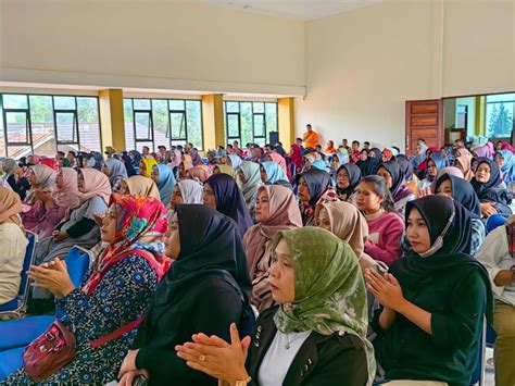 Salurkan Bantuan Kepada Ratusan KPM Kang Ace Sebut Program PENA