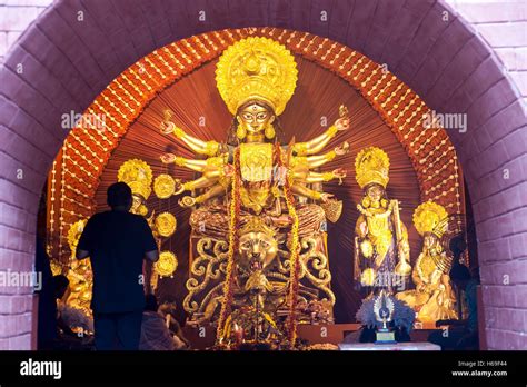 Durga Puja Pandal Hi Res Stock Photography And Images Alamy