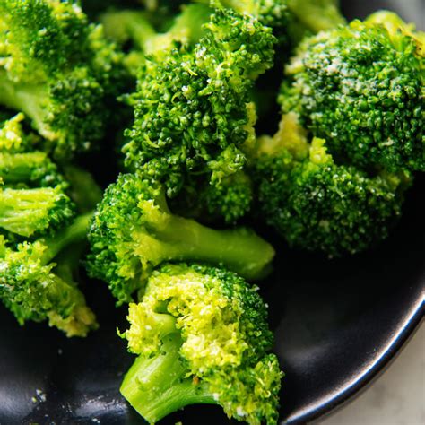 How To Make Frozen Broccoli in the Air Fryer | Airfried.com