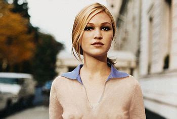 Julia Stiles Nude And Sexy Bikini Photos PlayCelebs Net