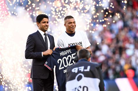 PSG Mercato Kylian Mbappé a menti à Nasser al Khelaïfi foot11