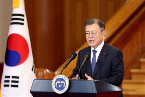 South Koreas Moon Jae In Wants Peace Declaration With North In Final