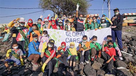 Armuji Bersih Bersih Pantai Bersama Finalis Pangeran Putri Lingkungan