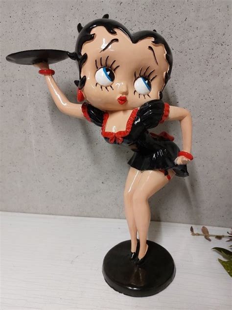 Estatua De 52 Cm De Altura De Betty Boop Con Vestido Rojo Catawiki