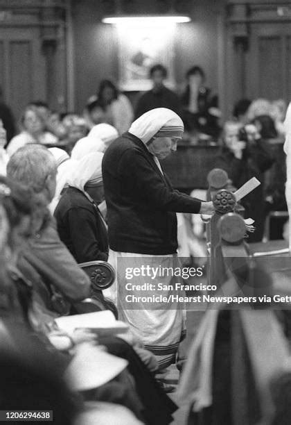 Sisters Of Mother Teresa Photos and Premium High Res Pictures - Getty ...