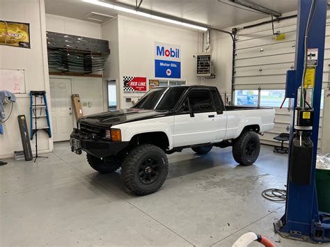 View build 4 Inch Lifted 1984 Toyota Pickup 4WD | Rough Country