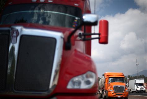 Mexican truck drivers travel in fear as highway robberies bleed economy