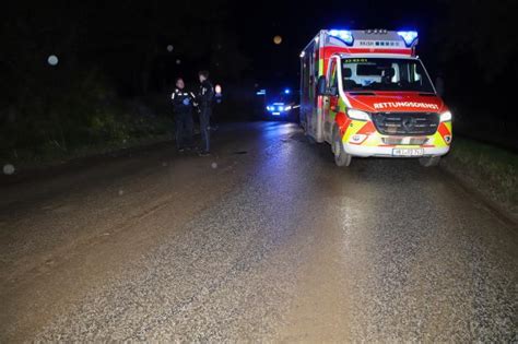 Unfall Bei Gl Ckstadt Mofa Fahrer St Rzt Auf Verschmutzter B Shz