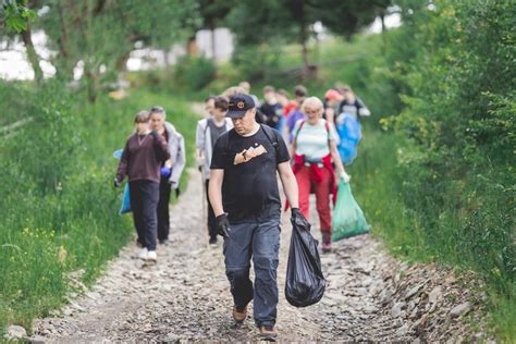 Peste De Voluntari I T De Euri Colectate N Cea Mai Mare