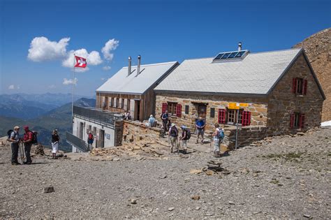 SAC Hütte Wildstrubelhütte Bewirtschaftete Hütte outdooractive