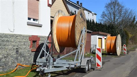 Ein zähes Geschäft Glasfaserausbau kommt in Schotten so langsam voran