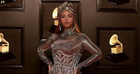 Beyonce Draped Herself In Head-to-Toe Sequins for Her Second Grammys ...