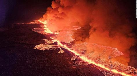 Un Río De Lava Y El Rugido Del Volcán Así Se Ve Y Escucha La Erupción En Islandia Cnn Video