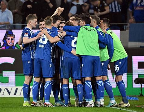 Heimsieg gegen Tabellenführer Karlsruher SC schlägt St Pauli 2 1