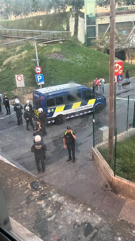 Desalojado Un Edificio Ocupado En Sants En El Que Habitaban 23 Personas