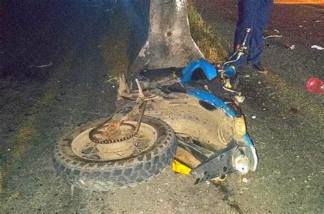 Se Dan Un Trancazo Motociclista Y Taxi El Choque Se Dio A La Altura