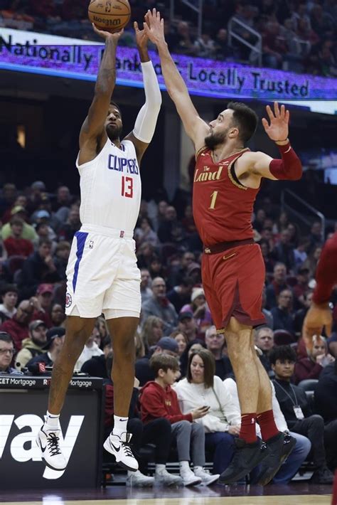 Donovan Mitchell Scores Jarrett Allen Gets Points Rebounds