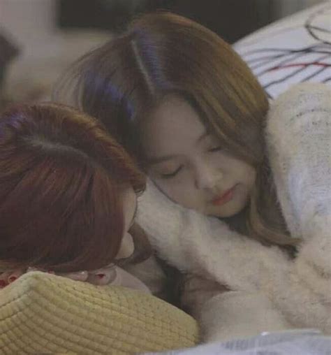 Jennie Kim Sleeping Blackpink Foto