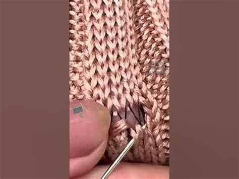 Ремонт дырки в свитере #creative - YouTube
