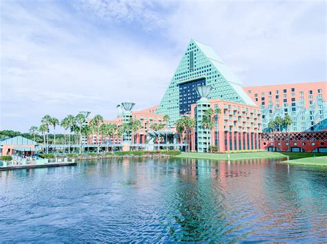 Comparing Marriotts Swan And Dolphin Walt Disney World Resorts