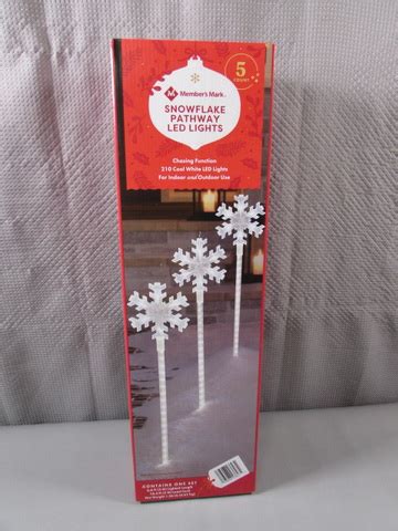 Lot Detail - 5 SNOWFLAKE LED PATHWAY LIGHTS - NEW