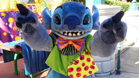 Stitch Greets Guests In His Halloween Costume For Halloween Season 2022