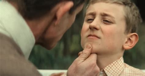 Xem phim Sex Education tôi bật khóc nhớ lại bi kịch tuổi thơ