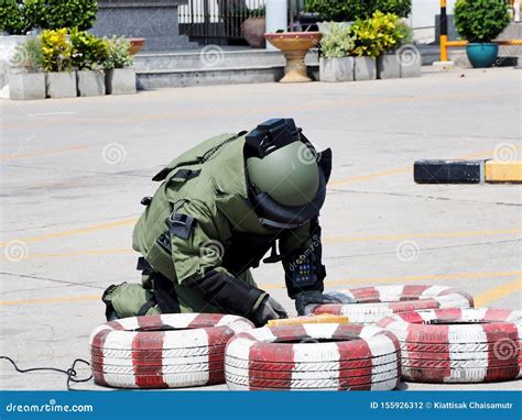 Bomb Disposal Expert in Bomb Suit Stock Photo - Image of soldier ...