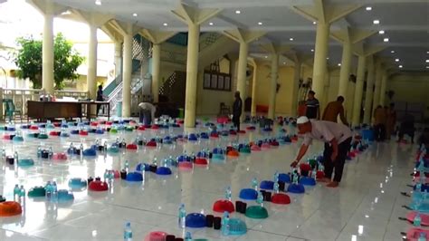 Masjid Baiturrahman Aceh Sajikan Ratusan Porsi Makanan Buka Puasa Gratis