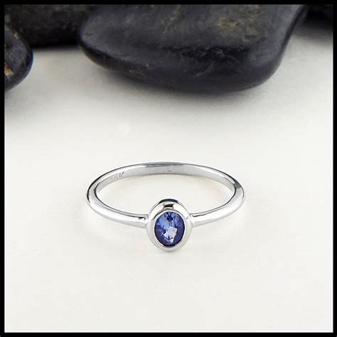 Oval Ceylon Sapphire Ring | Walker Metalsmiths