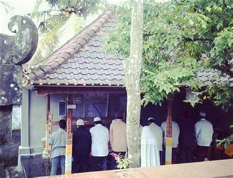 Pura Dalem Langgar Bukti Hubungan Harmonis Umat Hindu Islam Di Bali