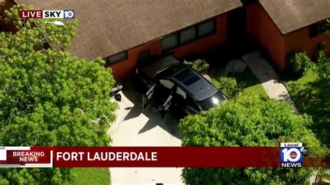 Car Crashes Into Fort Lauderdale Home After Police Chase Youtube