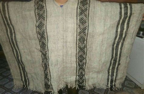 Poncho De Lana Tejido En Telar Quelgo Telar Tradicional De La Isla De