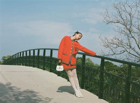 Ai thích diện váy ngắn chú ý Tất ren trắng đang hot vô cùng mix cùng là sang