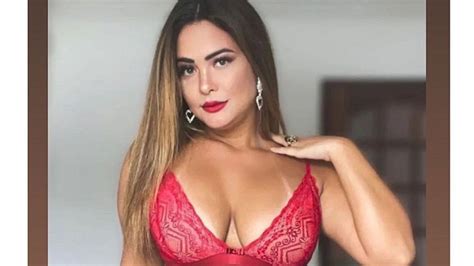 MidiaNews No Instagram Geisy Arruda sensualiza de biquíni vermelho