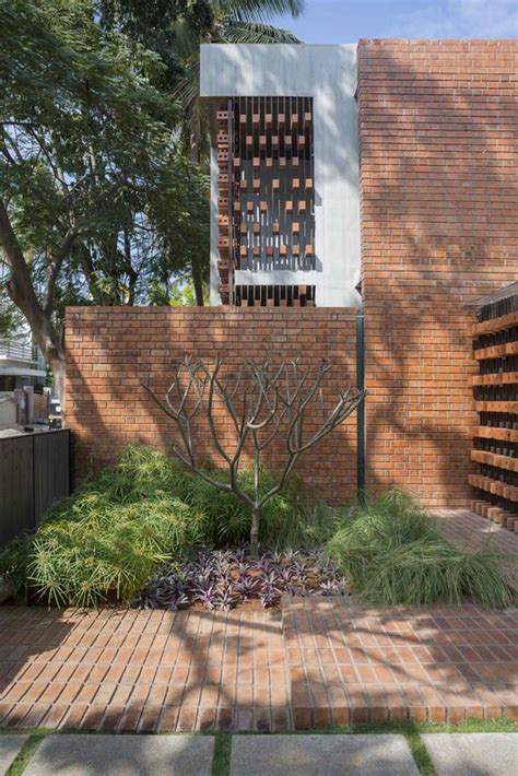 Brick House / Architecture Paradigm | ArchDaily