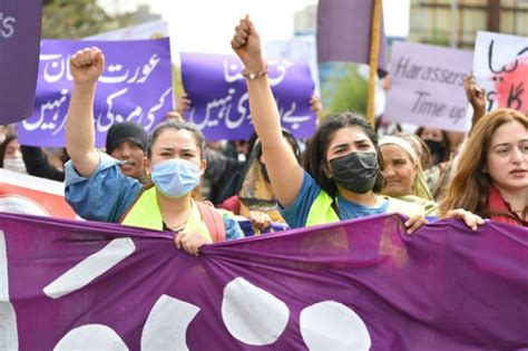 women rally  pakistan  attempts  shut  protest ibtimes