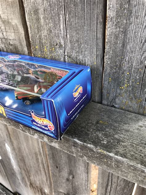 HOT WHEELS LOW RIDERS MAGAZINE BOX SET CUSTOM SERIES ONE LOWRIDER RARE