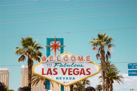 How To Get The Perfect Picture At The Vegas Sign -Blog-Salt Water Vibes