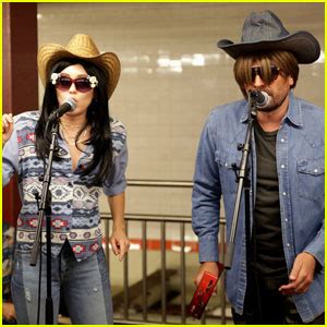 Miley Cyrus Sings Party In The Usa On Nyc Subway Watch Now Jimmy