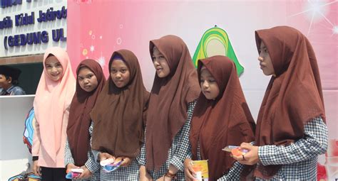 Seru Siswi Mts Miftahul Ulum 2 Ikuti Game Edukasi Pt Kao Indonesia Mts Miftahul Ulum 2