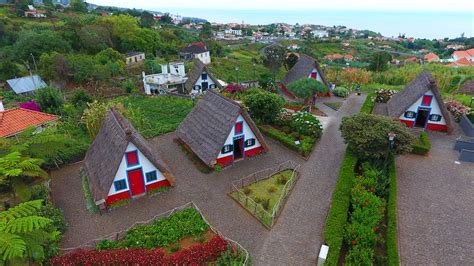 Casas Tipicas De Santana Da Ilha Da Madeira