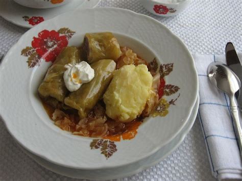 Sarma Sa Kiselim Kupusom Junecim Mesom I Rizom Rezept