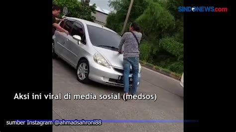 Bagai Adegan Film Polisi Berpakaian Preman Sergap Mobil Pencuri Di Gt